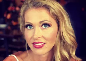 Holly Hotwife