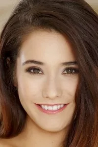 Eva Lovia